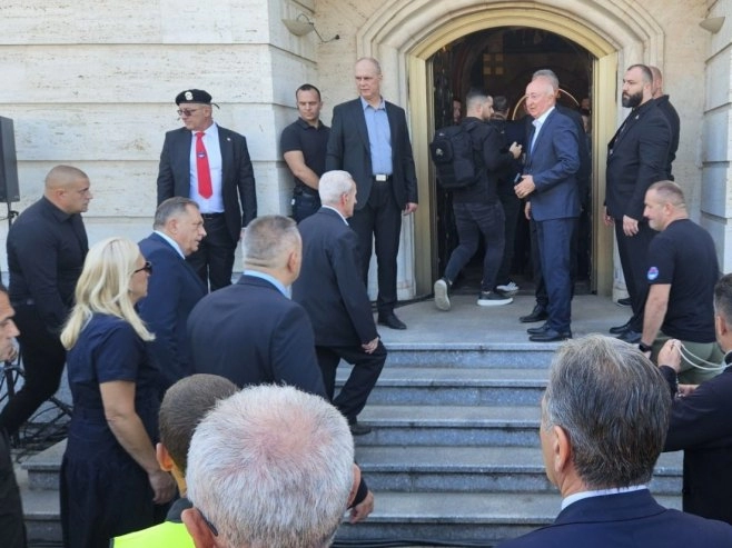 Brojni visokorangirani dužnosnici na sprovodu odali počast  Ratku Mladiću